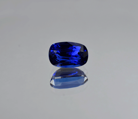 5 carat dark blue sapphire gemstone from Sri Lanka
