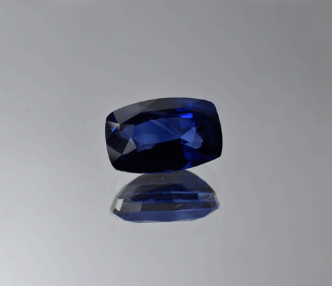 7 carat natural blue sapphire gemstone from Sri Lanka