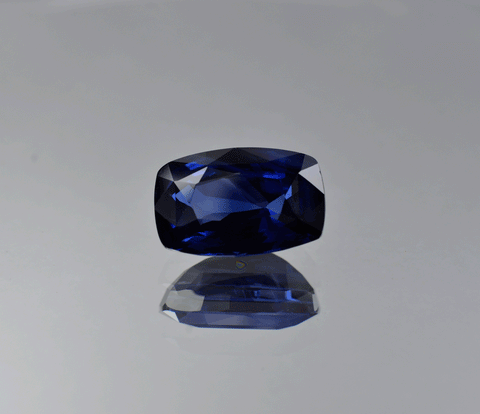 7 carat dark blue sapphire gemstone from Sri Lanka