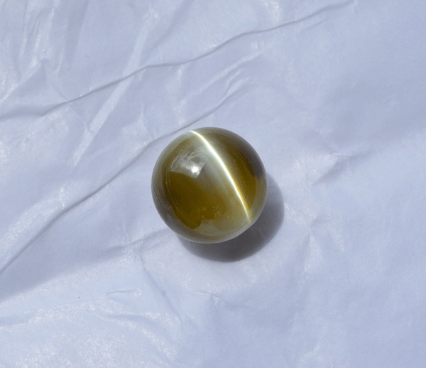 25.04 Carat Natural Apple Green Cat s Eye Chrysoberyl Gemstone Ceylon Elizabeth Jewellers