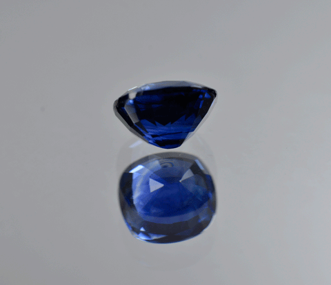 3 carat natural royal blue sapphire gemstone