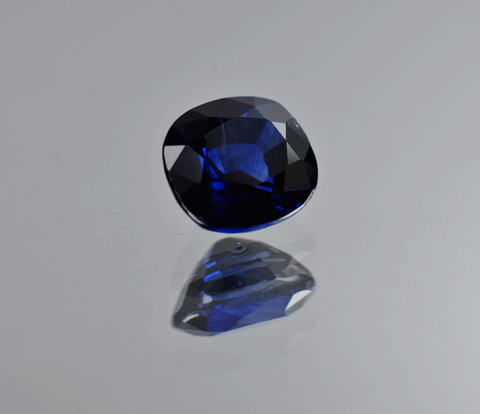 3 carat royal blue sapphire gemstone from Ceylon