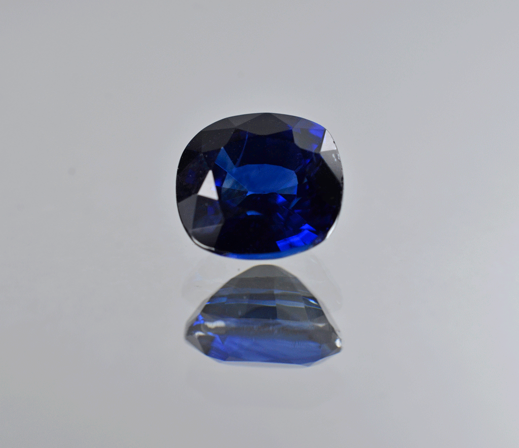 2 carat natural royal blue sapphire gemstone from Sri Lanka