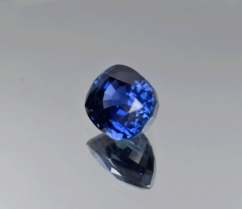 9.5 carat cornflower blue sapphire gemstone from Ceylon
