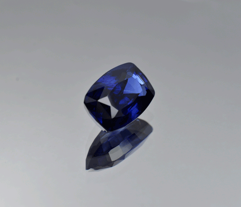 7 carat dark blue sapphire gemstone from Sri Lanka