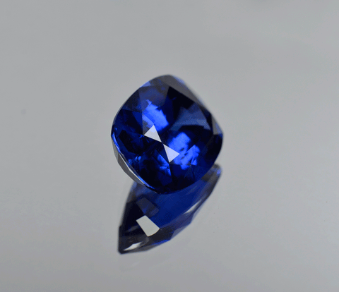 15 carat natural royal blue sapphire from Sri Lanka