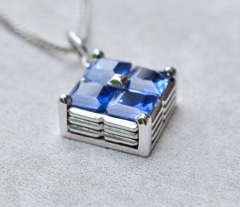 Square pendant with square Ceylon blue sapphires in 18K white gold