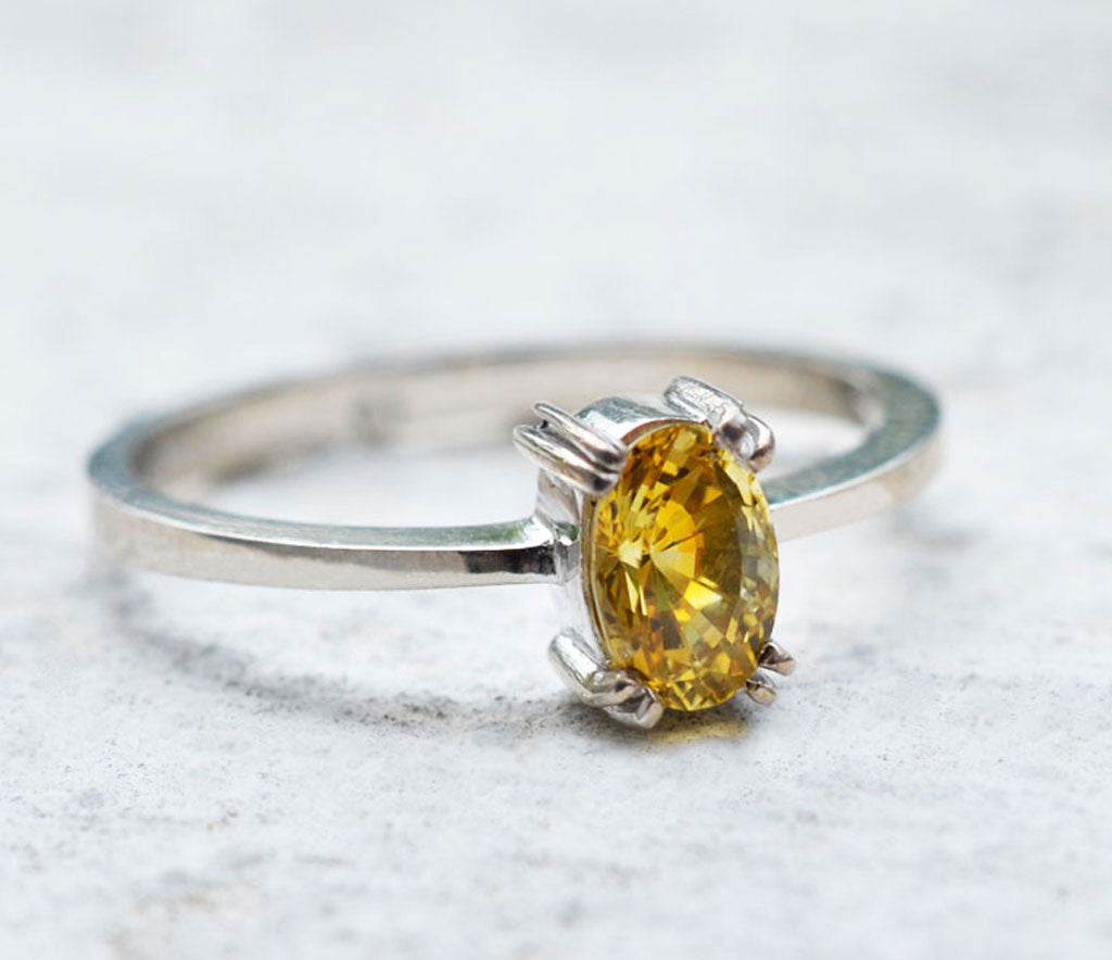 92% 1 Carat Yellow Sapphire Gemstone Sterling Silver Ring at Rs 510 in  Jaipur