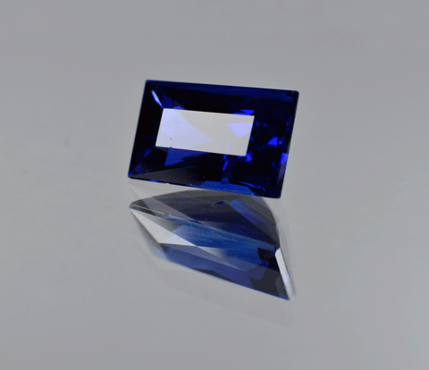 Royal blue sapphire gemstone from Ceylon Sri Lanka