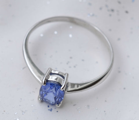 18K white gold natural blue sapphire engagement ring available at Elizabeth Jewellers in Sri Lanka