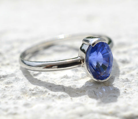 18K White Gold Ceylon Oval Blue Sapphire Ring