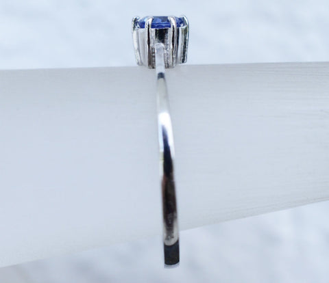 18K white gold Ceylon blue sapphire ring